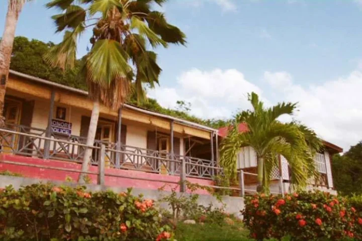Honoré Police Station, le commissariat de Meurtres au Paradis